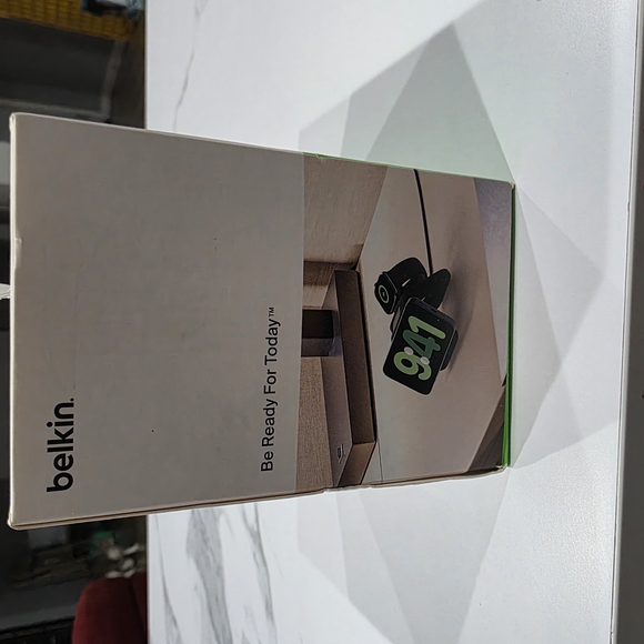 Belkin BoostCharge Pro 2-in-1 Magnetic Charging Pad - Picture 3 of 7